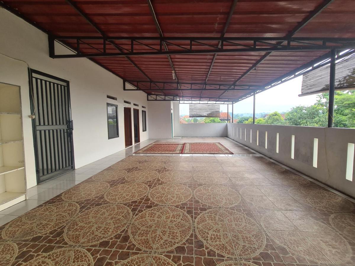 Kampung Istal Villa Pamijahan Bogor Exterior photo